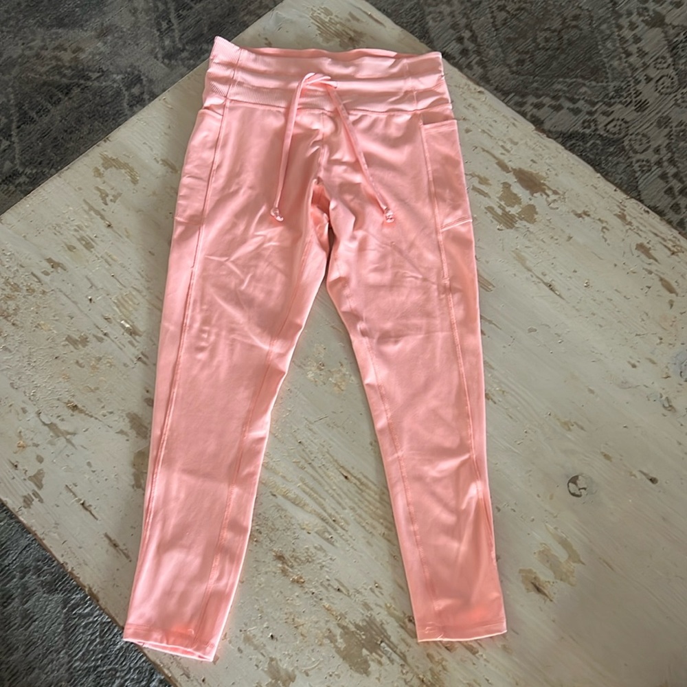 Pre-Loved Peach colored Champion 3/4 length Leggings, Size L